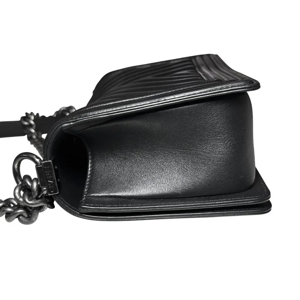 Chanel Medium Boy Flap Bag Black Chevron Quilted Calfskin Ruthenium Hardware